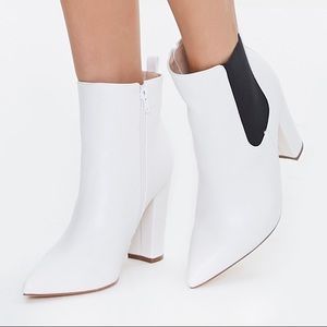 Pointed toe white Chelsea boots - forever21